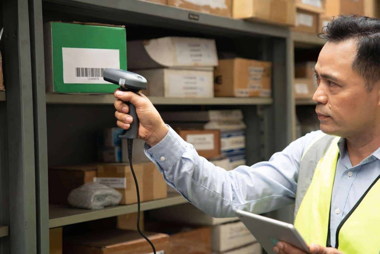 warehouse-manager-and-worker-inventory-check-goods-2026-01-05-05-03-45-utc (1)
